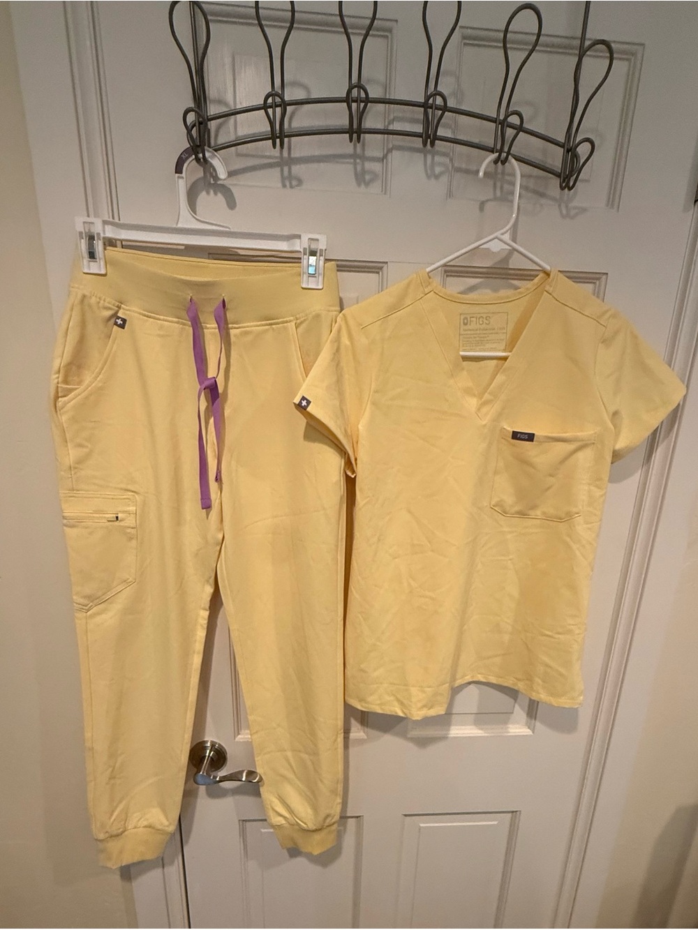NWOT Figs Women’s Yellow Scrub Set Top + Zamora Joggers Regular XXS